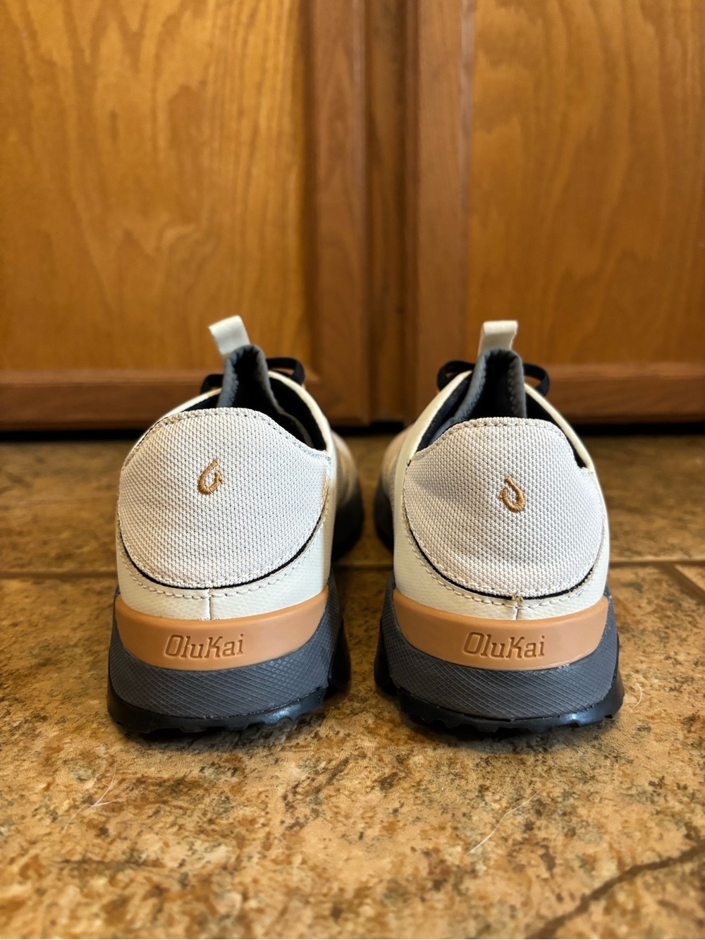 OluKai Huia womens Slip-On Athletic Shoes sz 8 - Picture 3 of 7